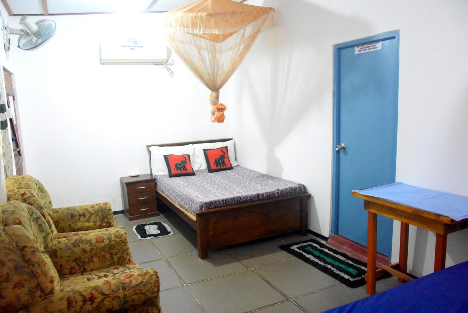 Meera Homestay & Guest House アヌラーダプラ エクステリア 写真