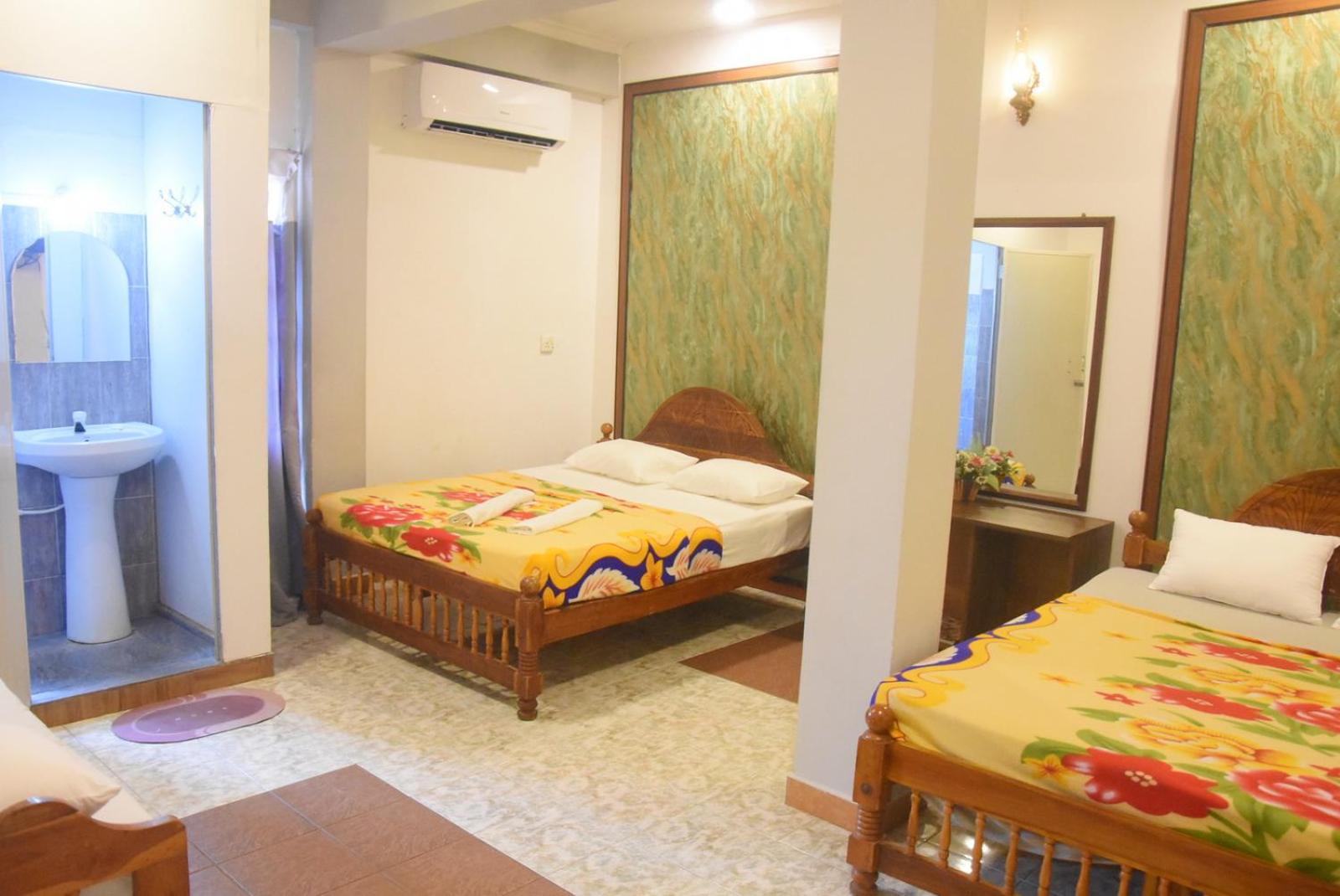 Meera Homestay & Guest House アヌラーダプラ エクステリア 写真
